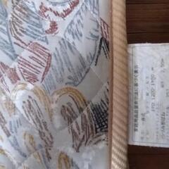 セミダブルベッドとマットレスのセットの画像