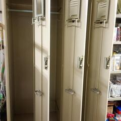 【最終値下げ】3人用スチールロッカーの画像