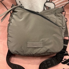 旅行にピッタリ！ショルダーバッグ