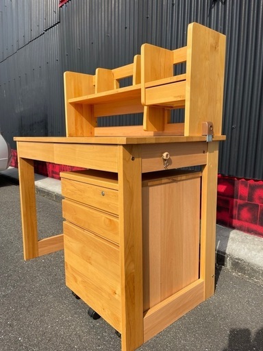 早いもの勝ち！とても綺麗な未使用品学習机です！