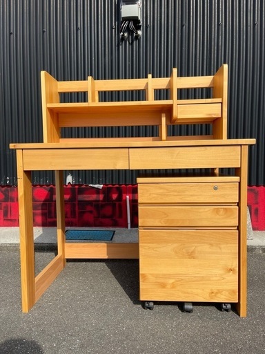 早いもの勝ち！とても綺麗な未使用品学習机です！
