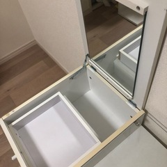 ドレッサーテーブルの画像