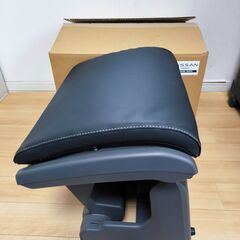 【新品未使用】セレナ SERENA C28系 純正オットマン （ブラック)の画像