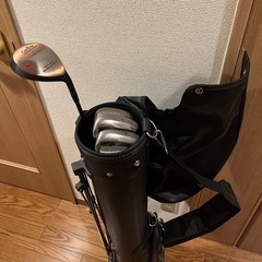 ゴルフクラブ、バッグのセットの画像