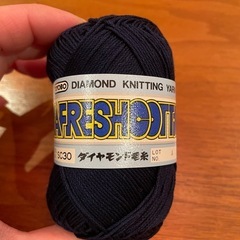 ダイヤフレッシュコットン　紺5玉　白1玉の画像