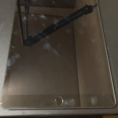 iPad第7世代　本体と充電ケーブル