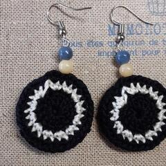 毛糸のピアスの画像