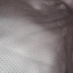 ラッピングシートとパンチングレザーの画像