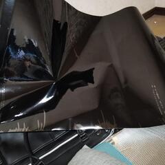 ラッピングシートとパンチングレザー