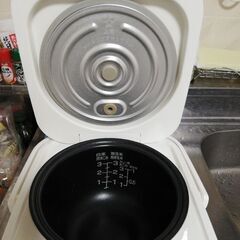 ニトリ　三合炊き炊飯器の画像