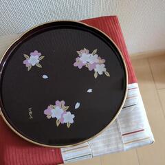 宇野千代様のお盆です。