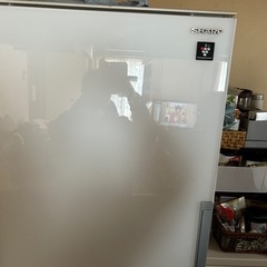 SHARP冷蔵庫の画像