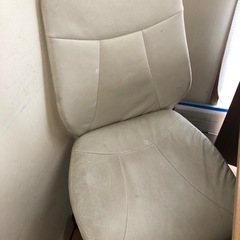 ニトリで購入　高さ調整可　白い椅子　の画像