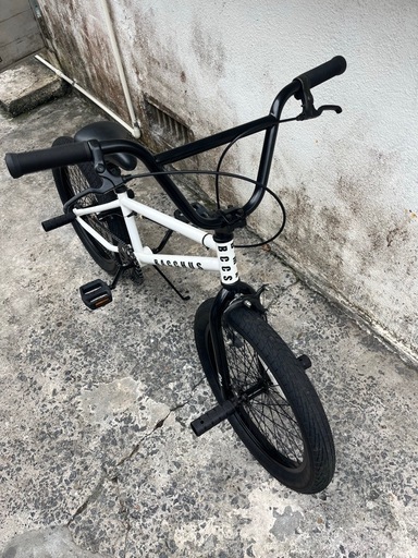20インチBACCSHUSフリースタイルバイク自転車BMX街乗り通勤車通学車 ?プロフ必読 
