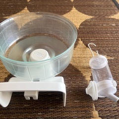 ペット用水飲みと回し車のセットの画像