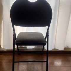 折りたたみ椅子4脚　の画像