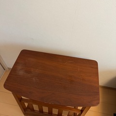 木製サイドテーブル マガジンラックの画像