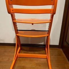 【お譲り先決定】お好みの高さに調節可能！　オレンジの椅子の画像