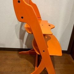 【お譲り先決定】お好みの高さに調節可能！　オレンジの椅子の画像