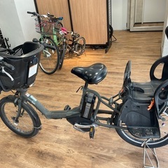 ママチャリ、ベビーシート前後つき電動自転車 