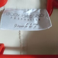 BODY DRESSING アイボリースーツの画像