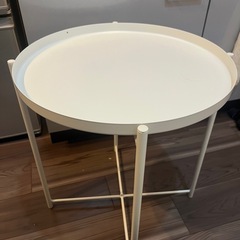 IKEAベッドテーブル