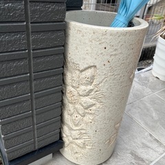 傘立て　岩尾磁器工業　べセラ　51x25cm　レリーフ　花　の画像