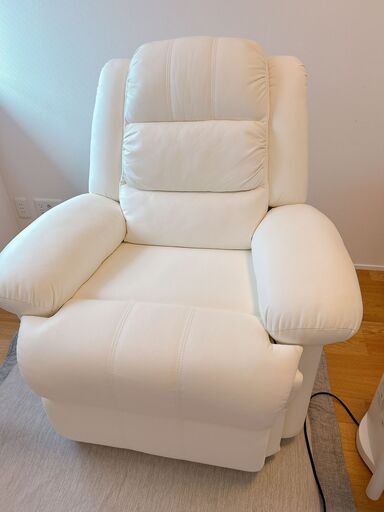 リクライニングソファ　ネイルサロンマツエクまつげエクステ白ホワイト八王子相模原神奈川東京