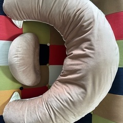 カーメイト(エールベベ) 抱き枕 洗える 妊婦 マタニティ 授乳クッション プレゼント にも ギュット 4WAY マシュマロブラウン BB802 高さ640mm 幅630mm 奥行180mmの画像