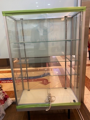 照明付 ガラスショーケース 売ります。