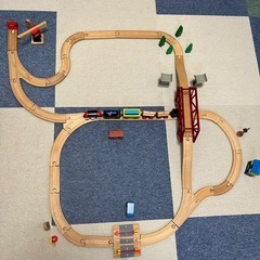 木製の線路のおもちゃ