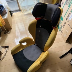 子供用　車　ジュニアシート