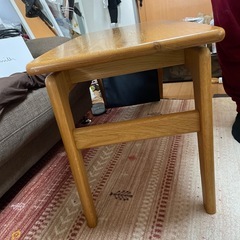 マガジンラック付きテーブルの画像