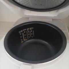 炊飯ジャー　東芝　RC-5MFM　2021年製　WH　 高さ(H)--cm× 幅(W)--cm× 奥行(D)--cmの画像