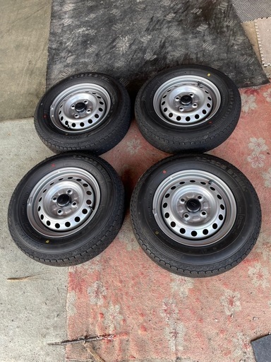 新車外し軽トラタイヤ145/80R12