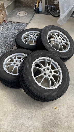 【値引き相談応じます】スタッドレスタイヤ　ピレリ製　215/65 16インチ