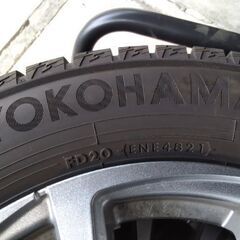 205/60r16ヨコハマスタッドレスタイヤの画像