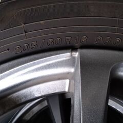205/60r16ヨコハマスタッドレスタイヤの画像