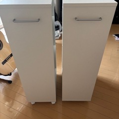 キャスターつき本棚二台