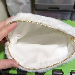 【新品】ふわふわポーチの画像