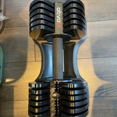 20kg可変式ダンベル2つ、トレーニングベンチの画像