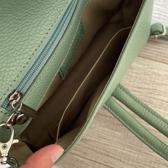 ハンドバッグ　グリーン　春　おしゃれの画像