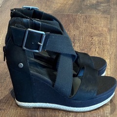 値下げ‼️Ugg サンダル　新品　22.5cmの画像