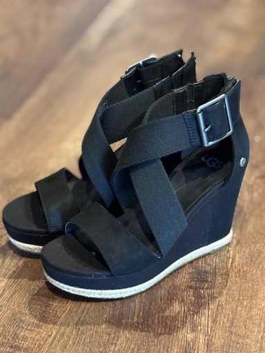 Ugg サンダル　新品　22.5cm