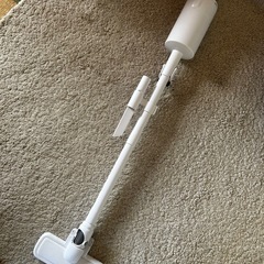 コードレスクリーナー美品　ホワイト　掃除機　電源アダプタなし