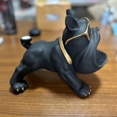 ②フレンチブルドッグ型のユニークな小物入れの画像