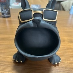 ②フレンチブルドッグ型のユニークな小物入れの画像