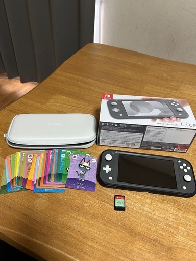 任天堂Switchライト、どうぶつの森などおまけつき