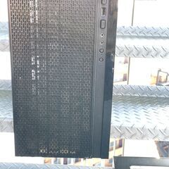 ２世代まえのゲームPCです。24インチのモニター付き、調子いいです。の画像