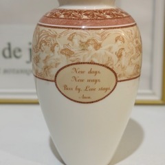 WEDGWOOD VENUS ボーンチャイナ花瓶の画像